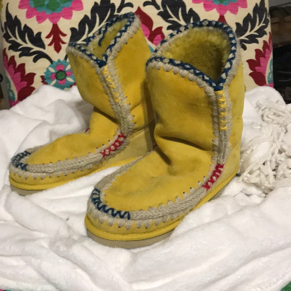 MOU boots